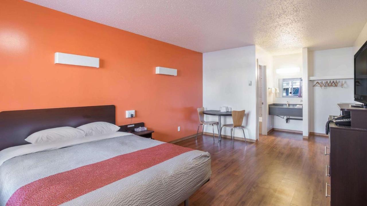 Motel Bo-Camrose, Ab Экстерьер фото