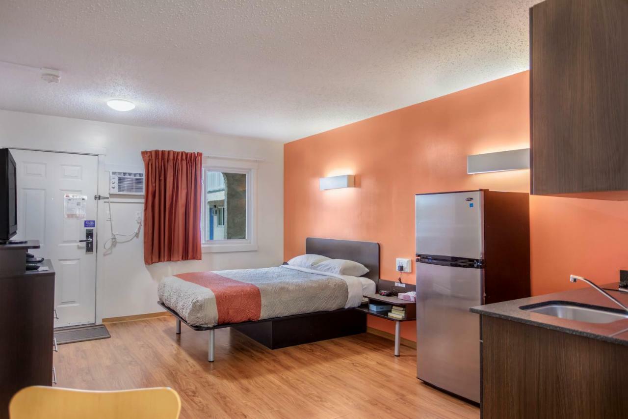 Motel Bo-Camrose, Ab Экстерьер фото