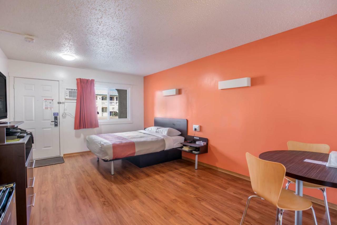 Motel Bo-Camrose, Ab Экстерьер фото